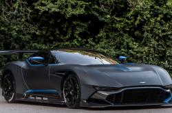 英雄联盟总决赛2025-篮球撞破铁栅，东契奇在季后赛之夜的淬火重生