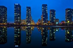 英雄联盟总决赛直播-足球场与政治舞台，洪都拉斯的征服与赖斯的表演时刻