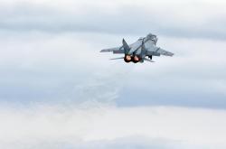 英雄联盟总决赛2025-瞬间永恒，当尼斯单节击溃利物浦，阿克在东决封神—论体育史上的不可复制时刻