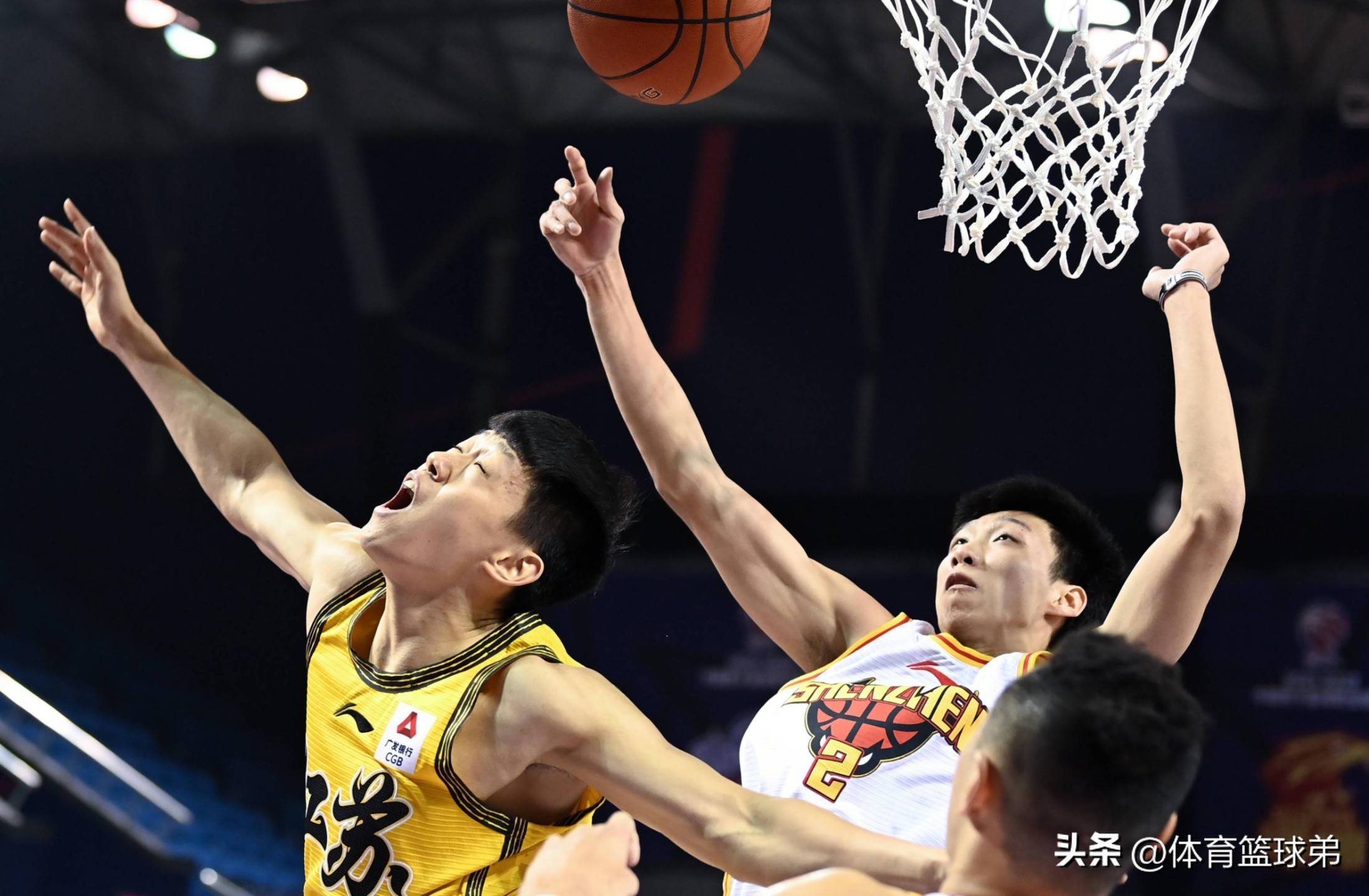 山东队主场告捷,深圳遭遇连败 山东队主场告捷,深圳遭遇连败