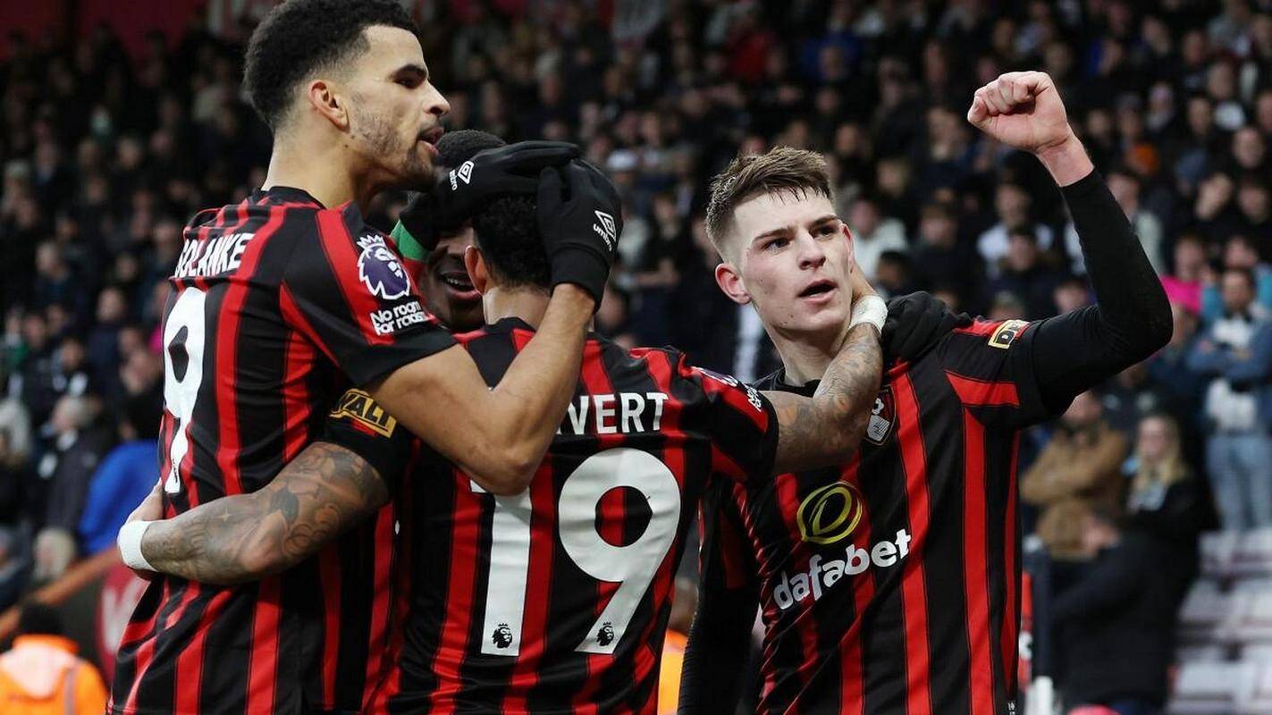 包含伯恩茅斯逼平对手，保级形势稍有起色！的词条