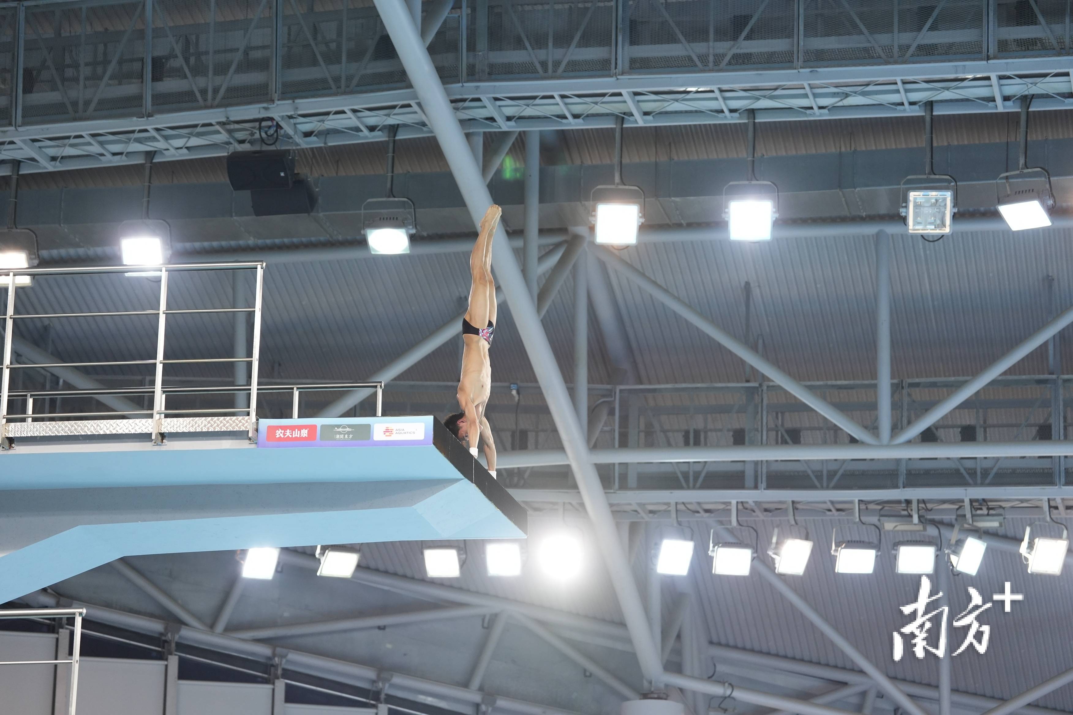 西班牙选手在跳水比赛中斩获金牌