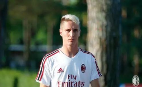 包含罗马门将伤愈复出，豪取连胜的词条