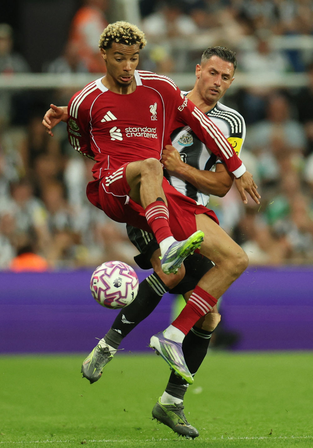 利物浦客场击败对手,继续保持领先地位 利物浦客场击败对手,继续保持领先地位