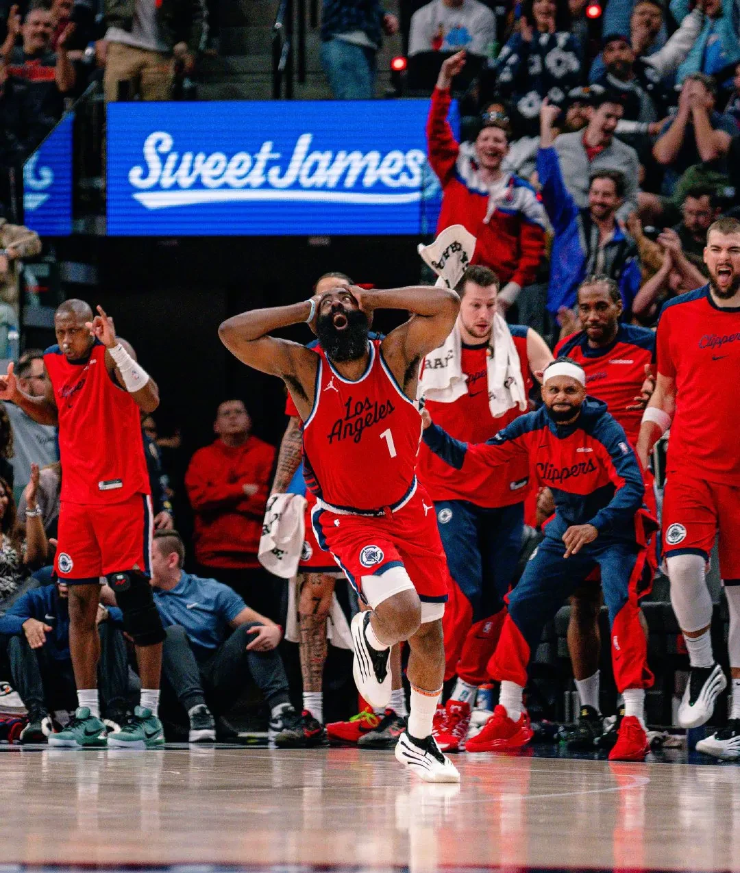 狂飙快船球员集体发威，统领战局的简单介绍