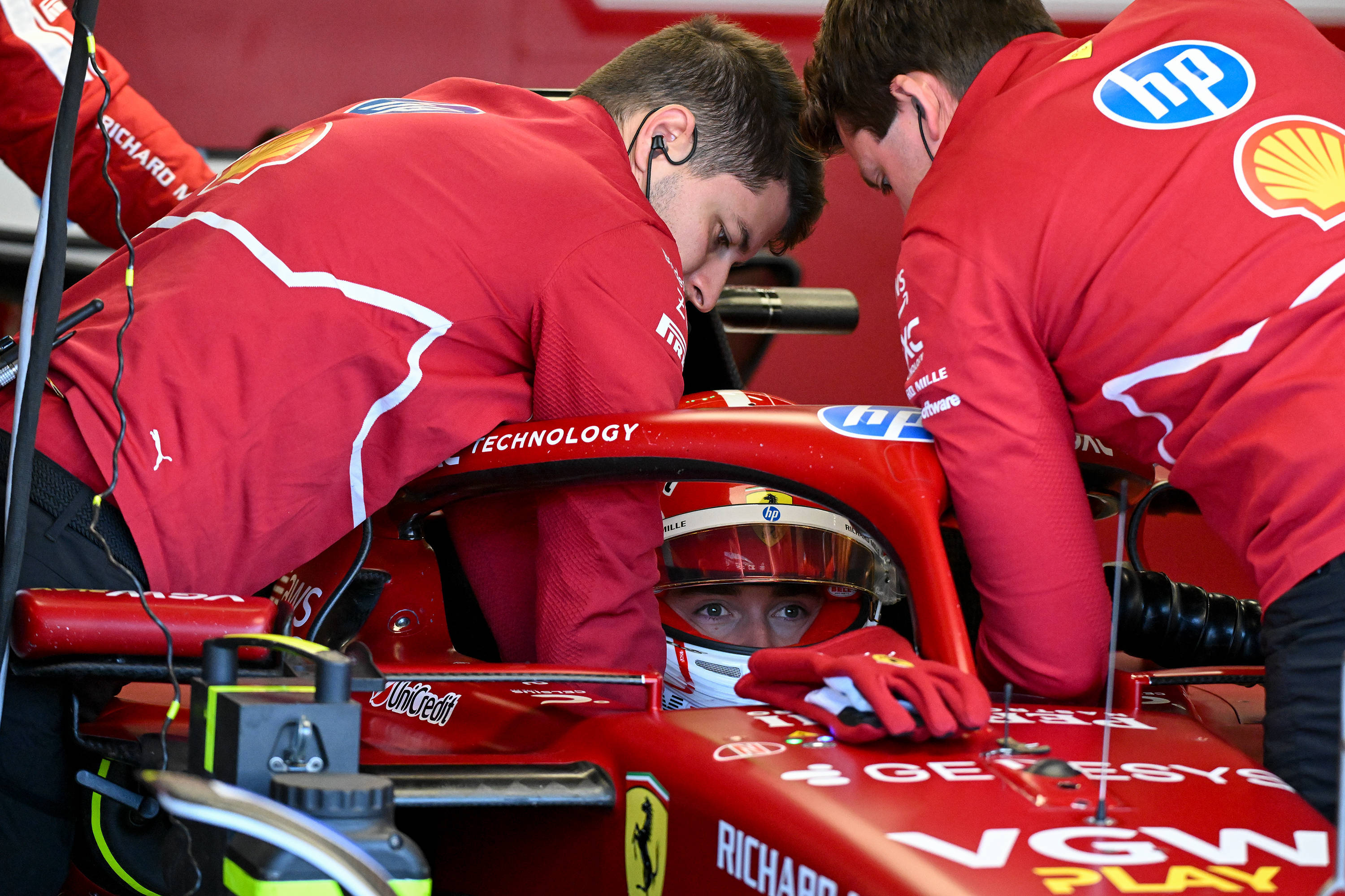 法拉利绝杀红牛二队,拉塞尔点燃赛场的简单介绍 法拉利绝杀红牛二队,拉塞尔点燃赛场的简单介绍