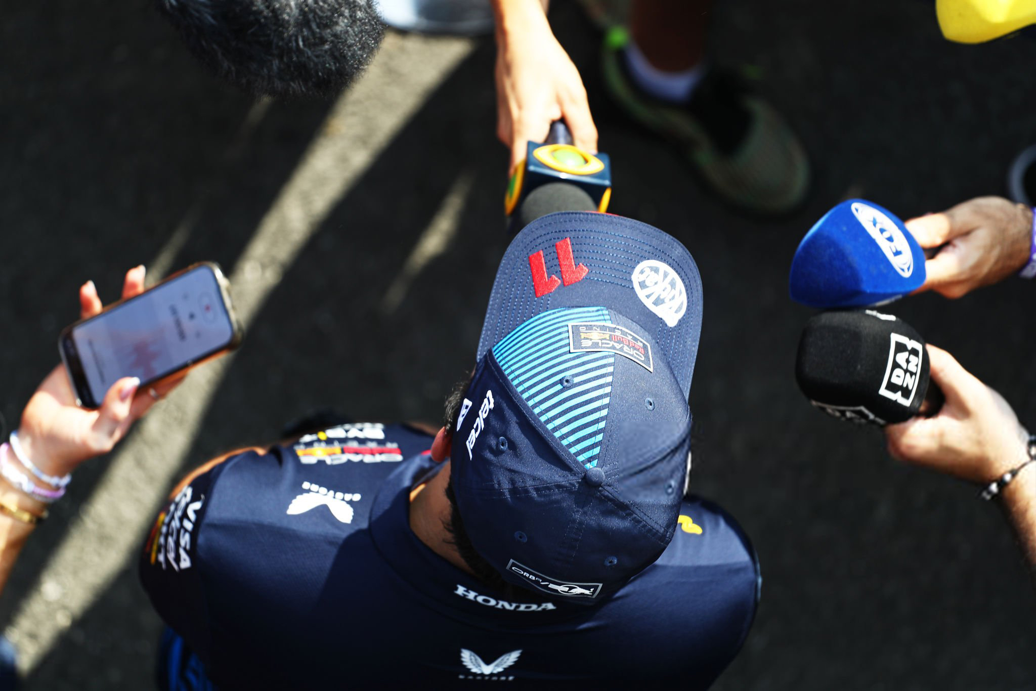 梅赛德斯完胜索伯车队,佩雷兹点燃赛场 梅赛德斯完胜索伯车队,佩雷兹点燃赛场