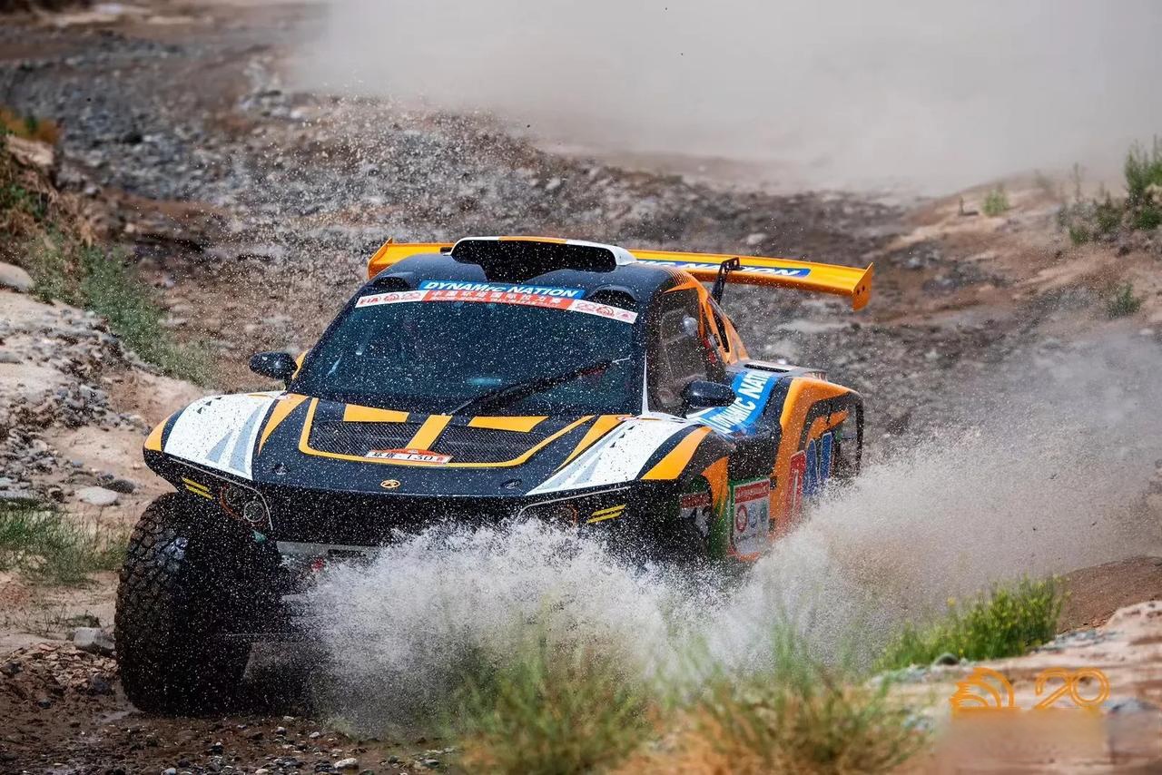 哈斯车队碾压雷诺车队，拉塞尔点燃赛场