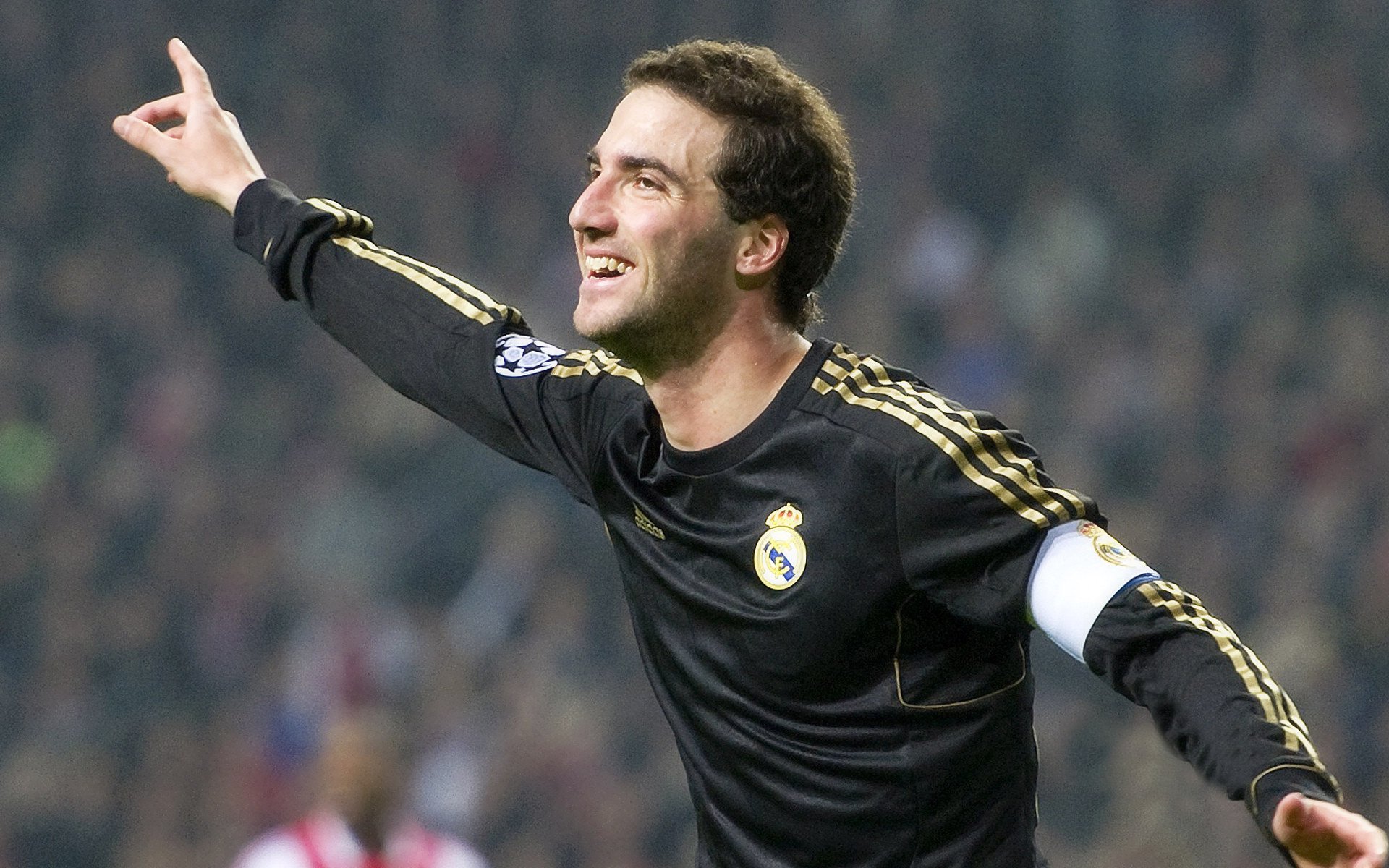 沙漠绿洲的东方魔法，三笘薰独舞助勒沃库森沙特硬仗告捷