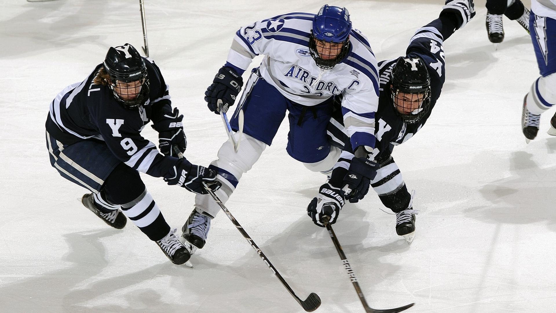 当雄鹿被鹰影笼罩，库里如何以关键之翼改写了天空的法则